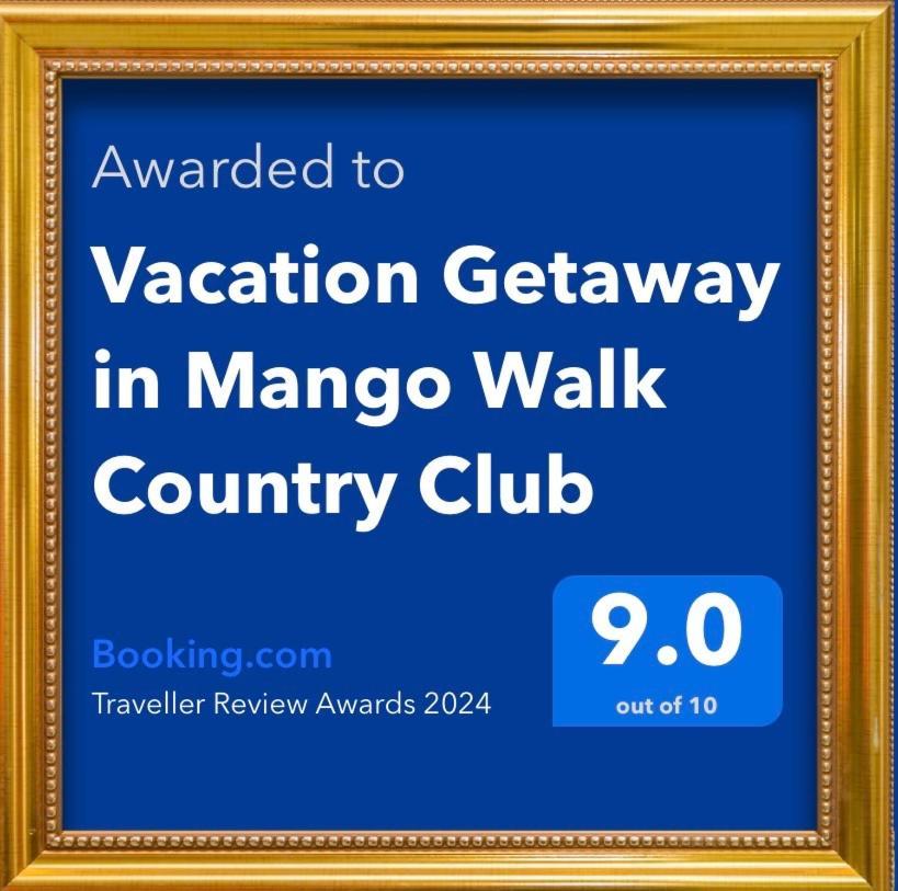 Vacation Getaway In Mango Walk Country Club Appartement Montego Bay Buitenkant foto