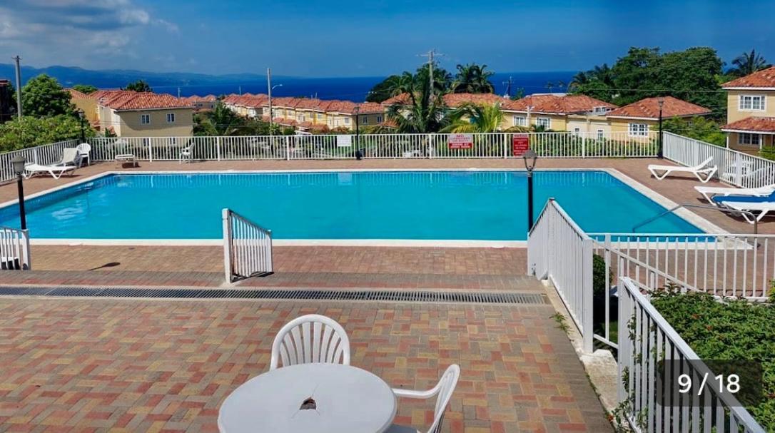 Vacation Getaway In Mango Walk Country Club Appartement Montego Bay Buitenkant foto